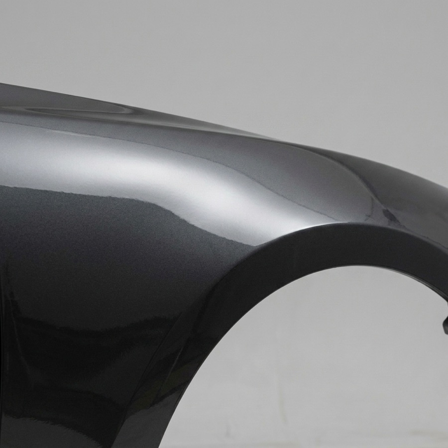Кузовная панель, окрашенная базовой эмалью Carbon Gray